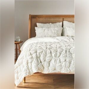 Anthropologie Constance Cotton Jersey Cloud  Quilt Size Cal King NWT